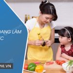 Tả mẹ em đang làm việc