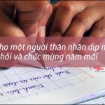 Viết thư cho một người thân nhân dịp năm mới, cho ông bà, cô giáo cũ, bạn cũ để thăm hỏi và chúc mừng năm mới